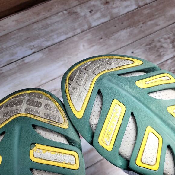 Under Armour Spine Women's Size 8.5 Green /white Running Shoes - Picture 9 of 11